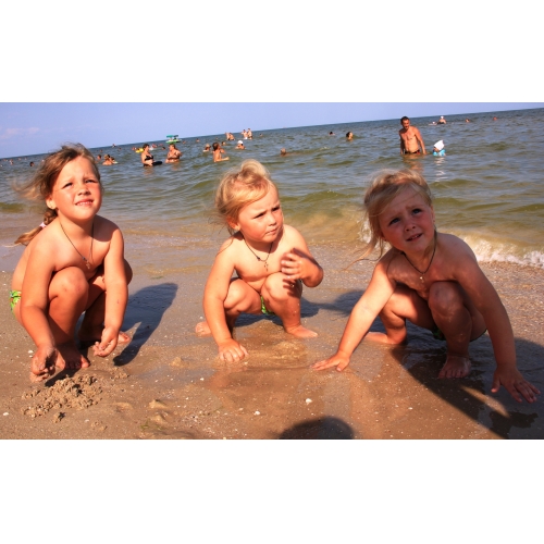 Отдых на море с трехлетними тройняшками