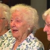 Тройняшкам из Албании 95 лет!